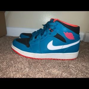 Women’s Air Jordan Mid 1